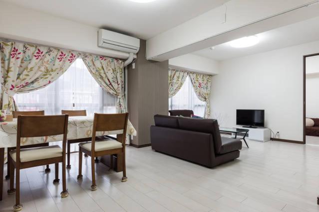 Kiki Lm -- Self Check-in -- Number & Password Is In The Following Email Appartement